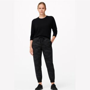 Lululemon Stretch High-Rise Jogger *Full Length
Heritage 365 Camo- Size 4